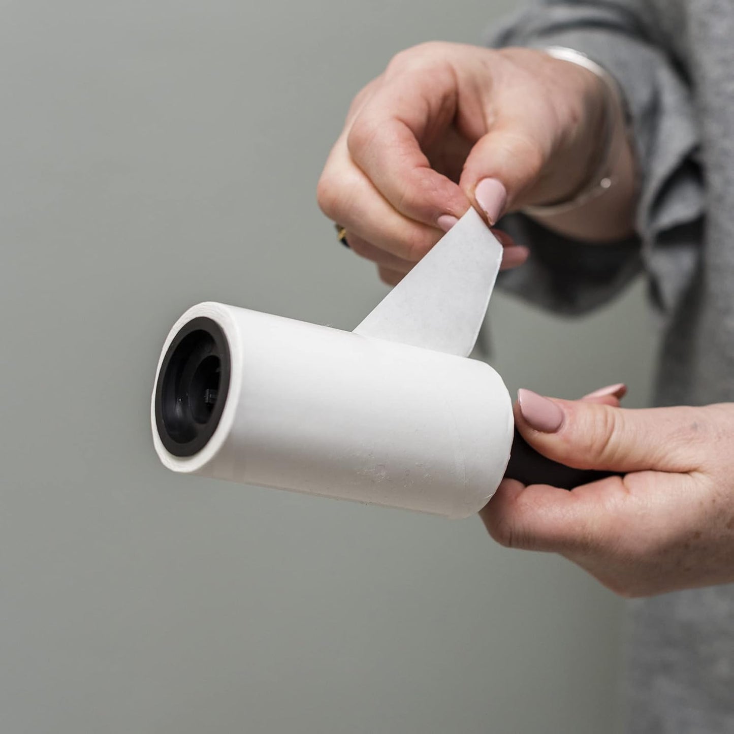 Redberry Value Lint Rollers - 2 Lint Rollers + 4 Replacements - 540 SHEETS IN TOTAL - 90 Sheets per Roll - Perfect for Pet Hair, Fluff, Dust - Can be Applied at any Fabric - Comfort Style