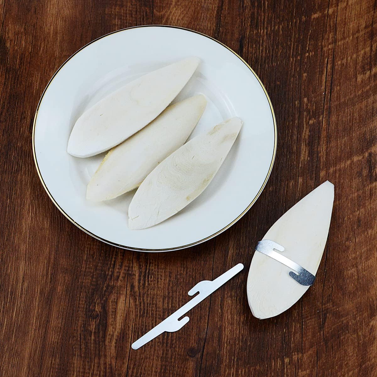 4 PCS Cuttlefish Bone(12-13cm), Birds Parrots Chewing Toys with 2 Pcs Metal Holder Natural Cuttlefish Bone Bird Pet Molar Toy for Parrots Cage Birds Reptiles Tortoises Snails - Comfort Style