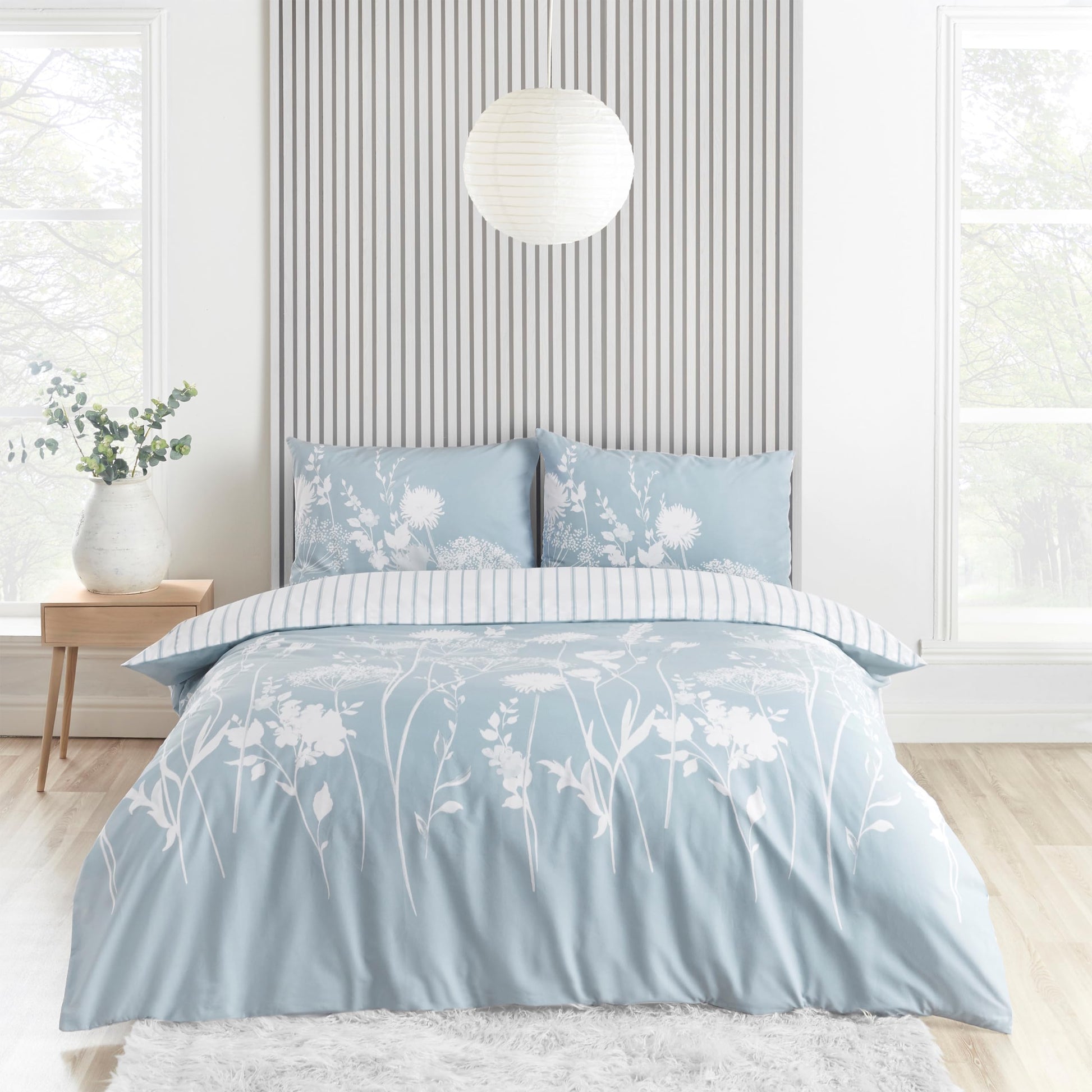 Catherine Lansfield Meadowsweet Floral Reversible Duvet Cover Set with Pillowcase - Comfort Style